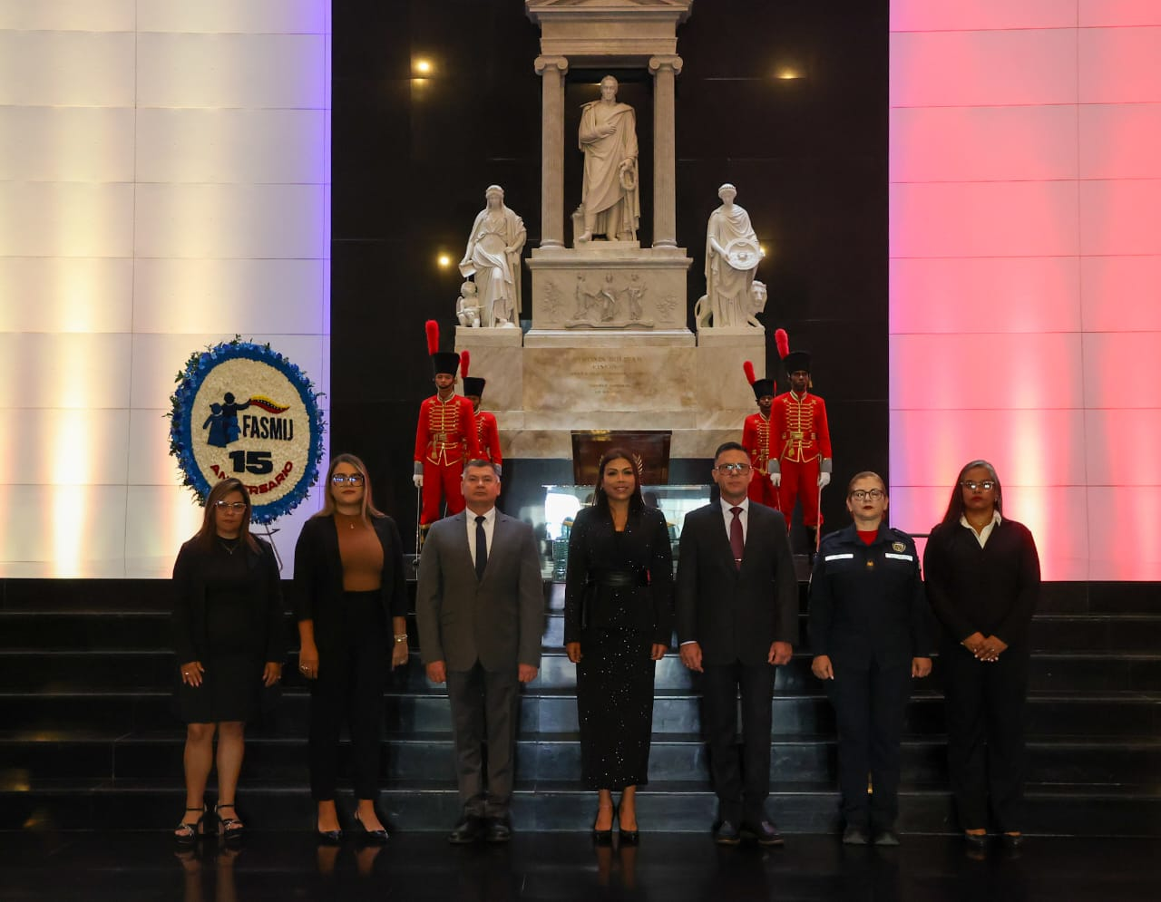 FASMIJ RINDE HONORES AL LIBERTADOR EN EL PANTEÓN NACIONAL POR SU 15° ANIVERSARIO
