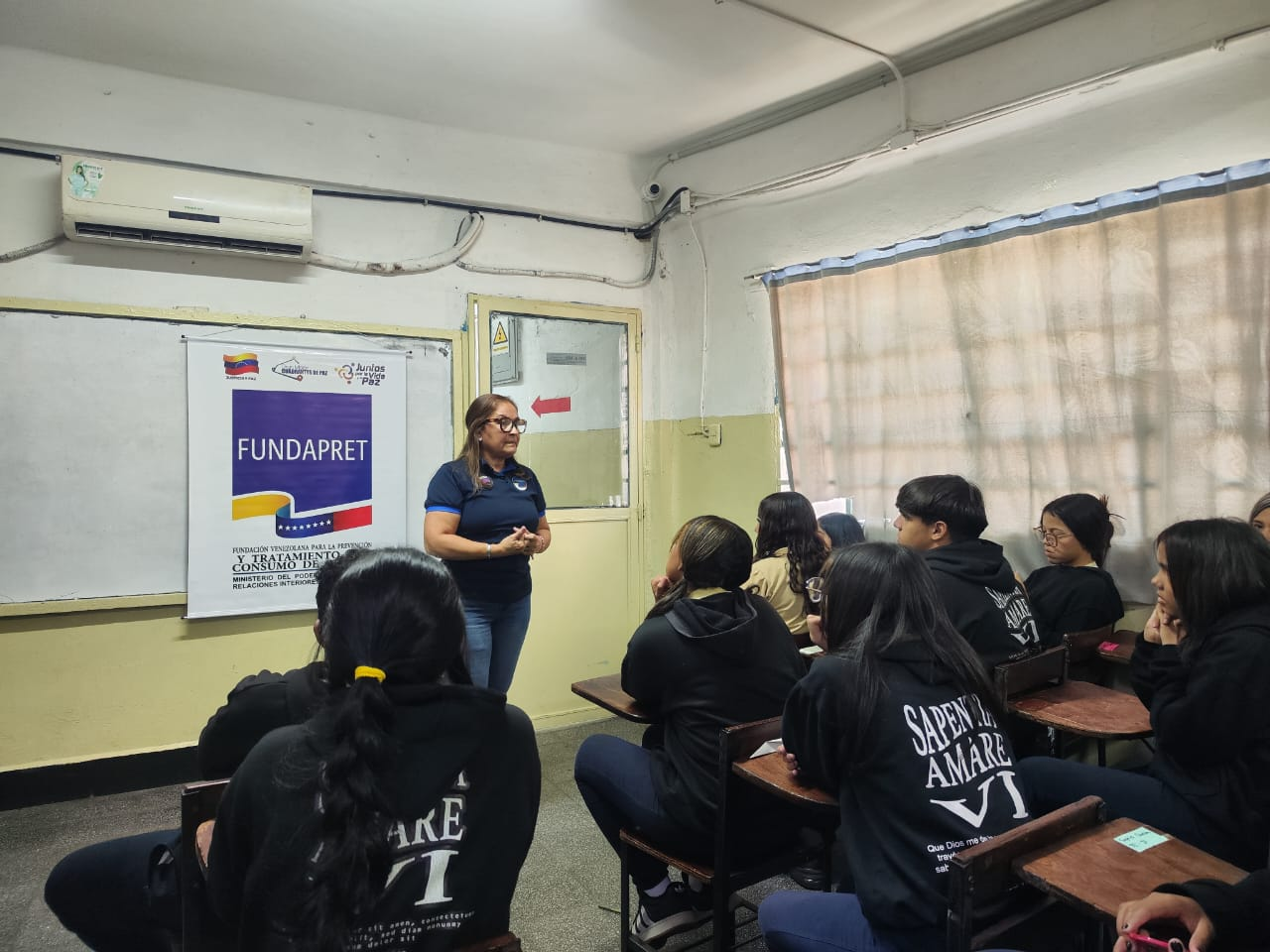 FOTOGRAFÍA DE FUNDAPRET FORTALECE LA PREVENCIÓN INTEGRAL CON CONVERSATORIO SOBRE ADICCIONES EN LA U.E. CENTRO PAULO VI