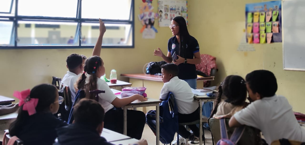 FUNDAPRET IMPULSA JORNADA PREVENTIVA SOBRE SUSTANCIAS TÓXICAS EN LA U.E. EL LIBERTADOR