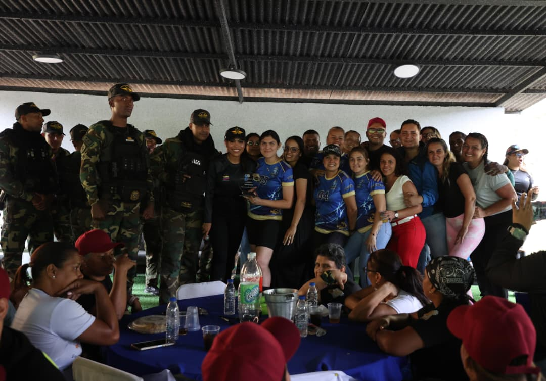 FASMIJ CONMEMORA SU 15. ° ANIVERSARIO INTEGRANDO A SU PERSONAL CIVIL EN EL RIGUROSO ENTRENAMIENTO DE LOS GRUPOS DE COMANDO