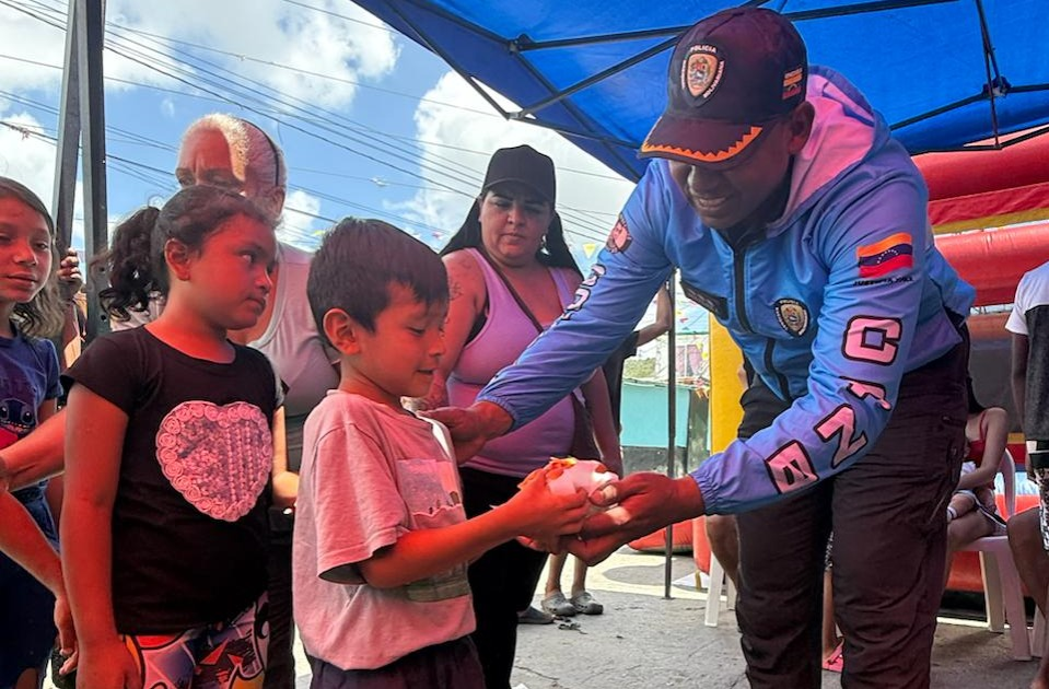 Imagen de POLICÍA COMUNAL ORGANIZA JORNADA DE ATENCIÓN PARA NIÑOS Y NIÑAS EN LA COTA 905