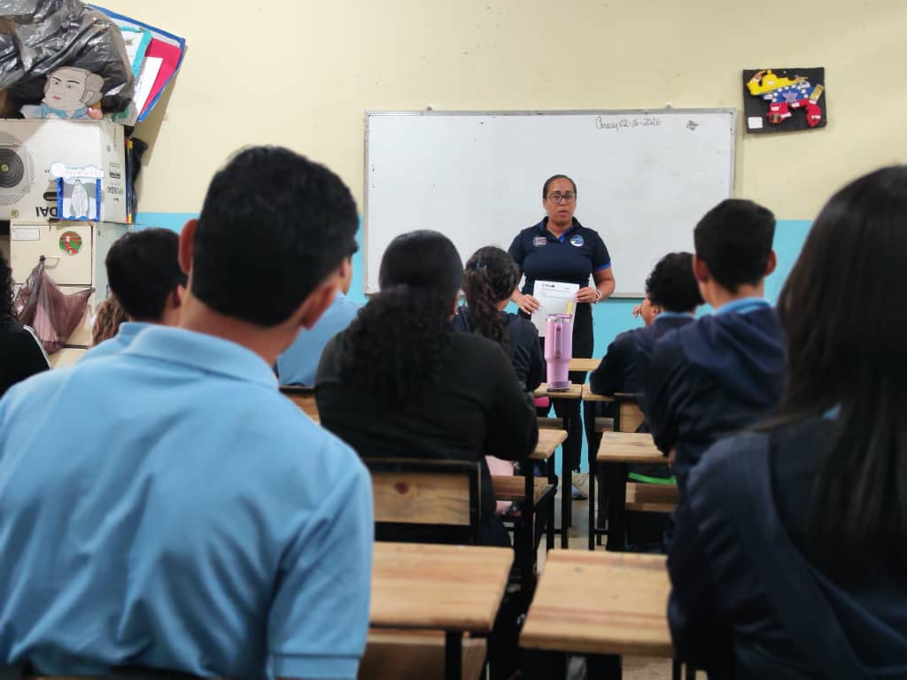 Imagen de FUNDAPRET FORTALECE LA PREVENCIÓN EN JÓVENES CON CONVERSATORIO SOBRE PRESIÓN GRUPAL EN LA VEGA