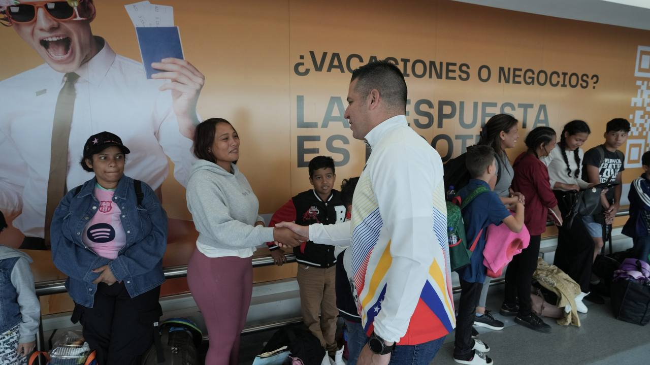 VENEZUELA RECIBE AL VUELO 156 DE LA GRAN MISIÓN VUELTA A LA PATRIA CON MÁS DE 150 MIGRANTES VENEZOLANOS REPATRIADOS DESDE MÉXICO