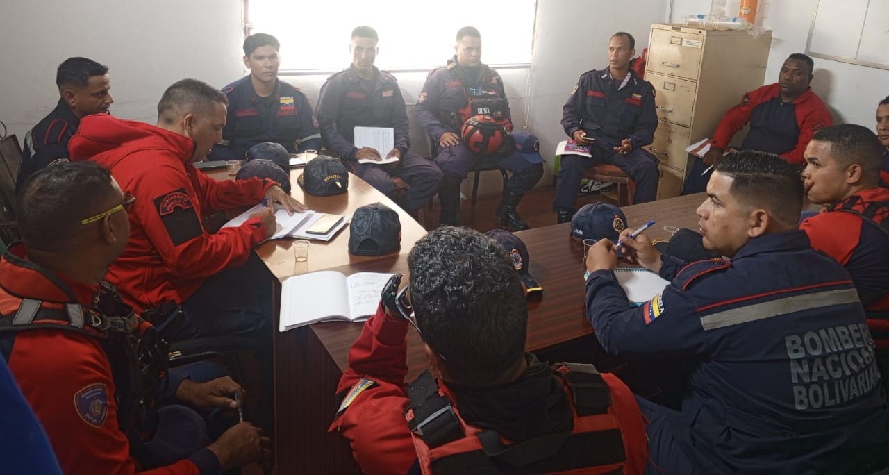 BOMBEROS FORTALECEN CAPACIDAD DE RESPUESTA ANTE SITUACIONES DE EMERGENCIA EN SUCRE