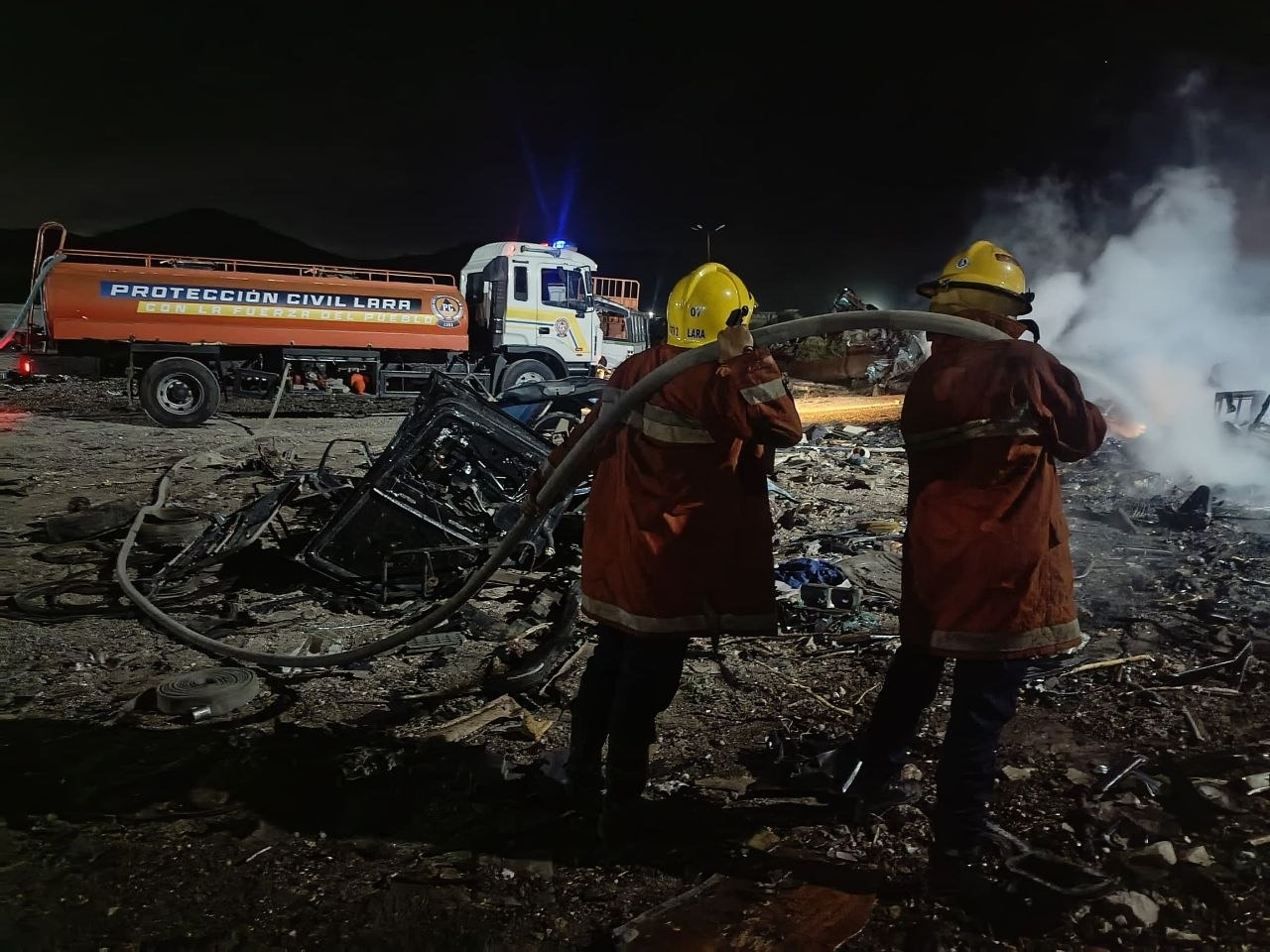 DESPLIEGAN EQUIPOS DE EMERGENCIA PARA CONTROLAR INCENDIO EN EL SECTOR PAVÍA DE LARA