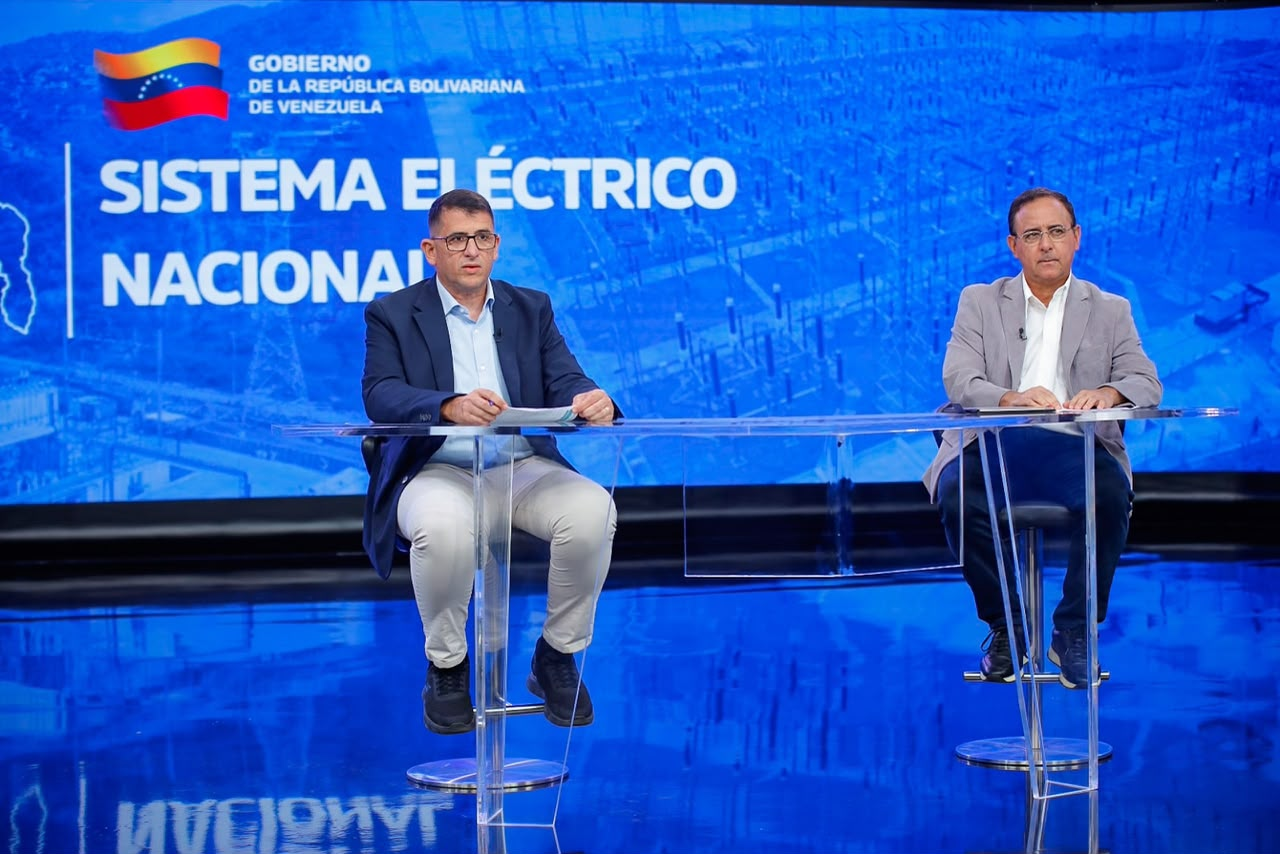 MINISTRO ROLANDO ALCALÁ: "NUEVA LEY DEL SERVICIO ELÉCTRICO INTEGRARÁ AL SECTOR PÚBLICO Y PRIVADO PARA MODERNIZAR EL SISTEMA"
