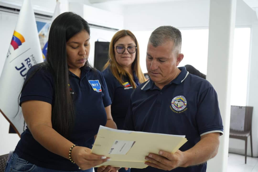 Imagen de INTT ENTREGA PERMISOS A MÁS DE 10 PRESTADORES DE SERVICIOS DE TRANSPORTE PÚBLICO DE PERSONAS